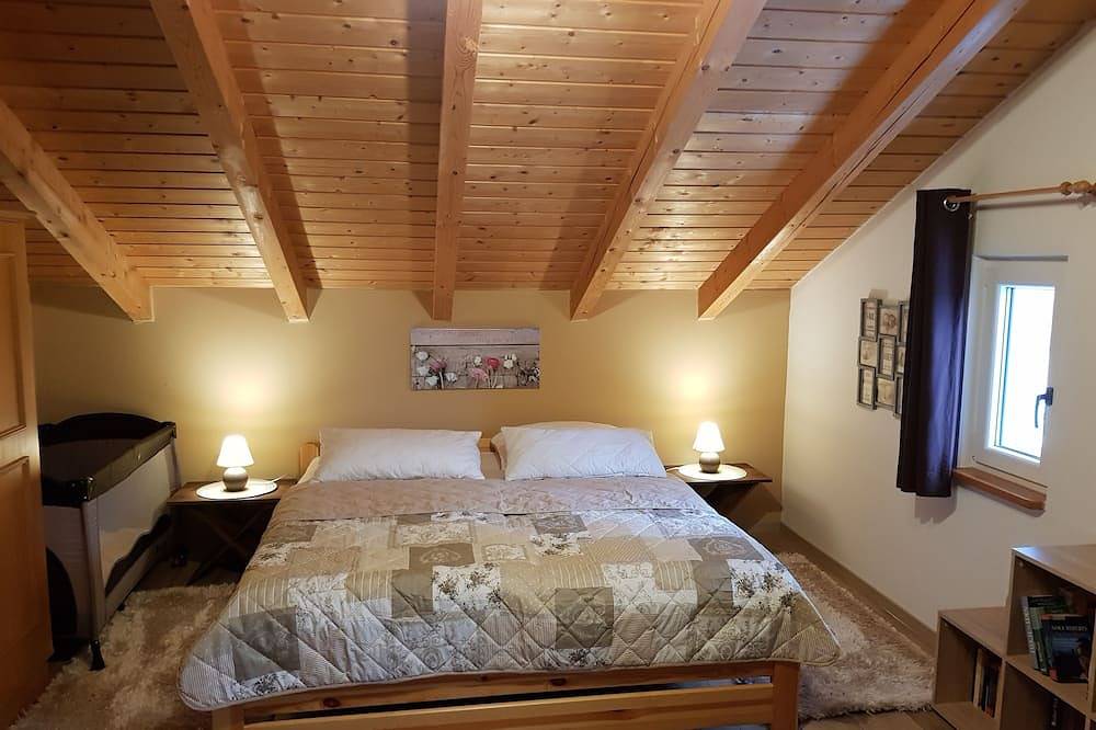 Großzügiges 4 ****  Ferienhaus in idyllischer Lage im Waldferiendorf in Regen (Ostbayern), Ostbayern