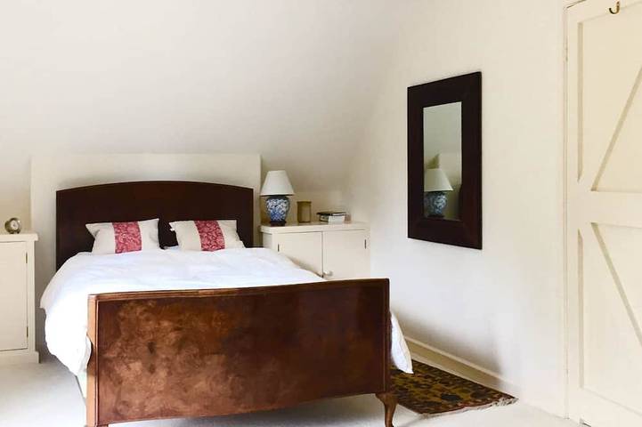 Beautiful S.Downs Cottage w/pool,tennis and a private gate leads onto the Downs. in Milland, South Downs