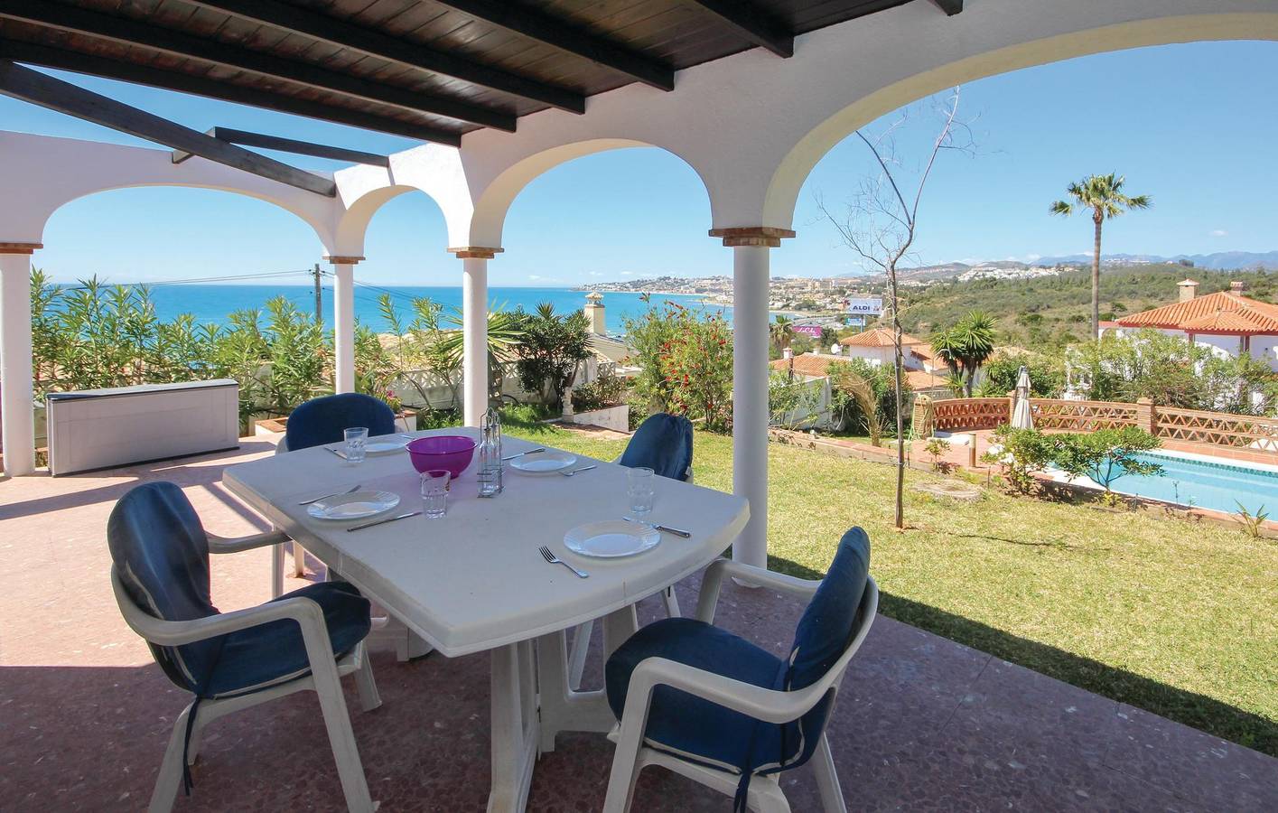 Ruim appartement met airco, terras, zwembad & wifi - 2km naar strand in Urbanizacion Fuentelegrales, Mijas