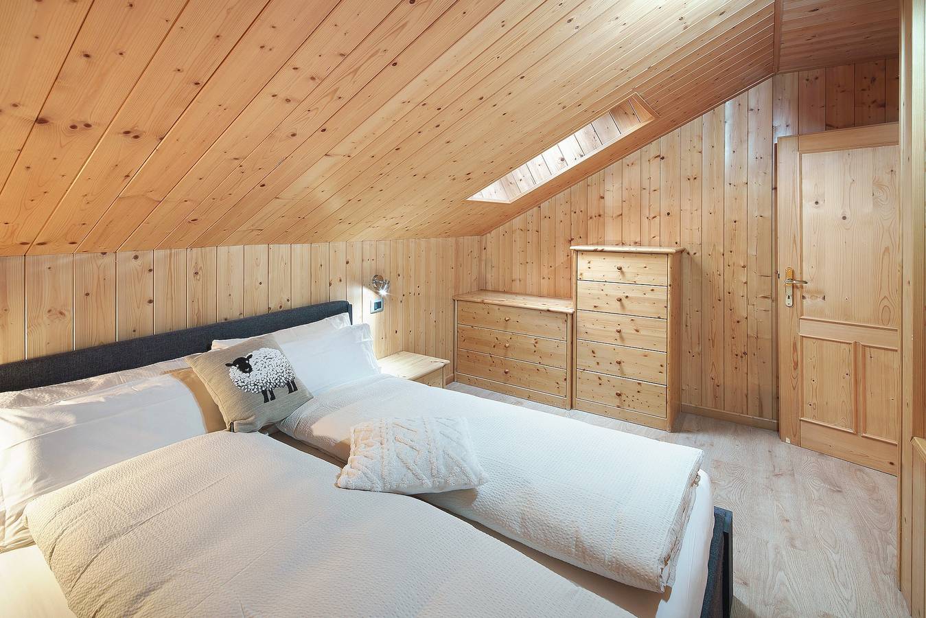 Ganze Wohnung, Apartment „Primavera 3“ mit Bergblick, Gemeinschaftsgarten und Wlan in Moena, Dolomiti Superski