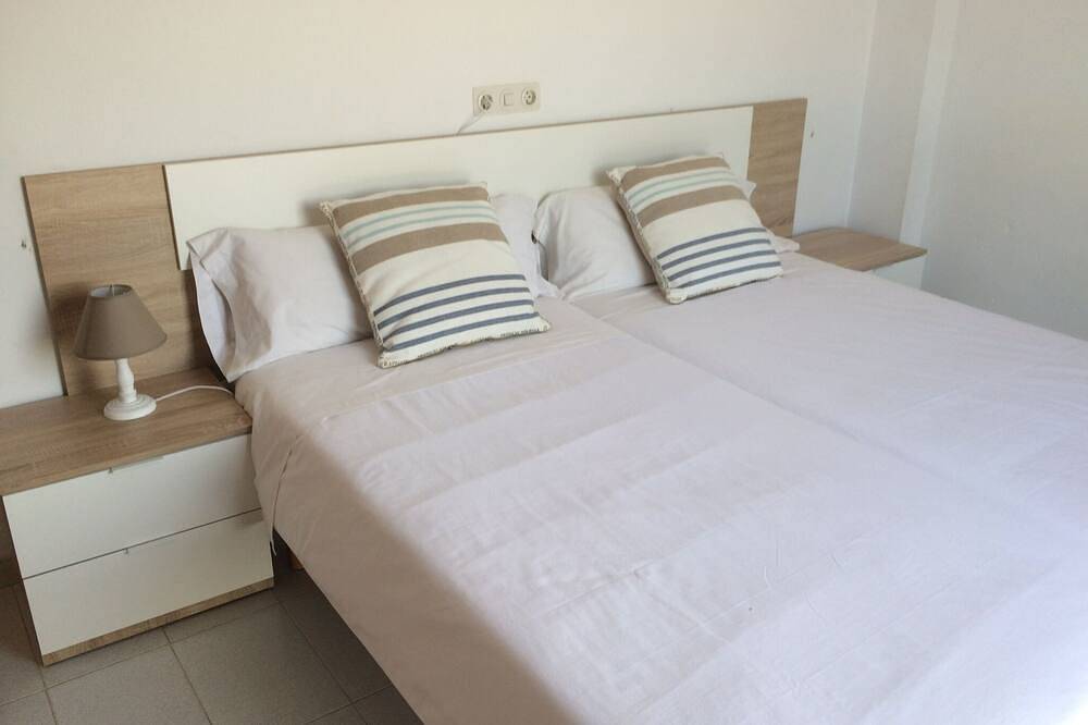 Entire apartment, Apartment on the seafront in Platja de Cala Marçal, Felanitx