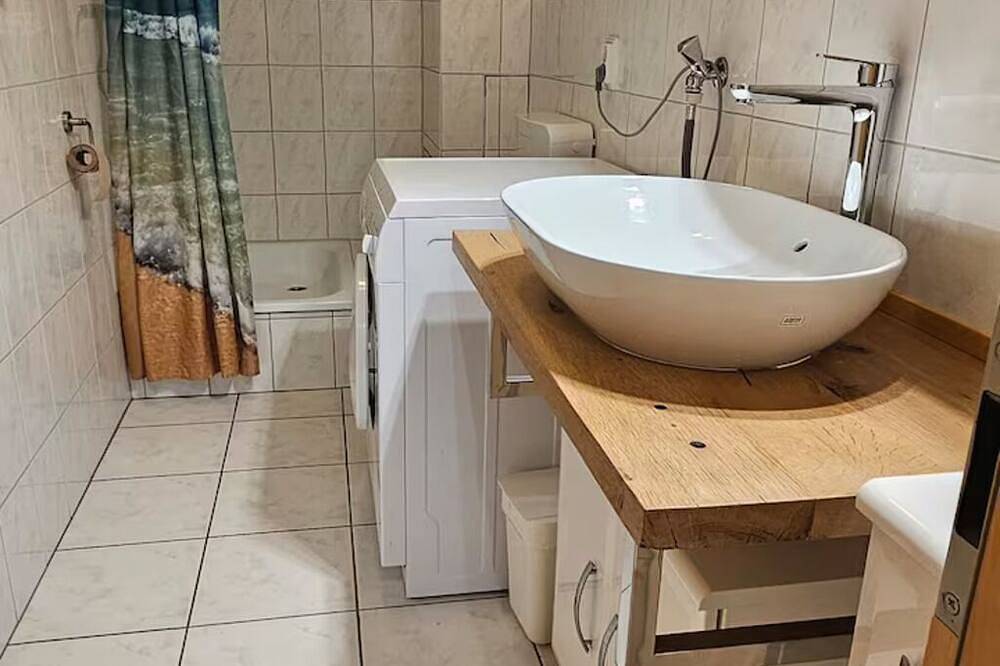 Ganze Wohnung, Ferienwohnung 1 am kleinen Hafen Wassergrundstück in Borgwedel, Schleswig & Umgebung