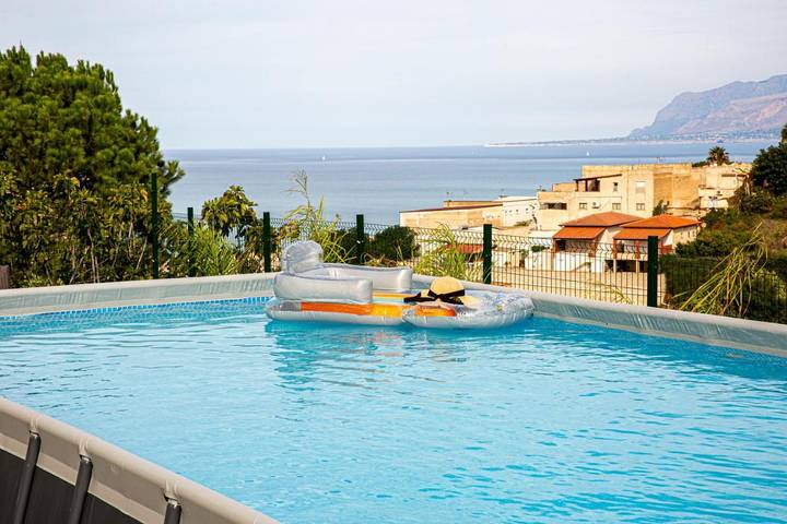 Villa per 8 persone, con terrazza e panorama nonché piscina a Alcamo Marina