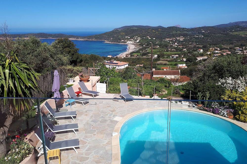 Villa vue mer avec piscine privative, jardin, domine plage du Pero in Cargèse, Parc naturel régional de Corse