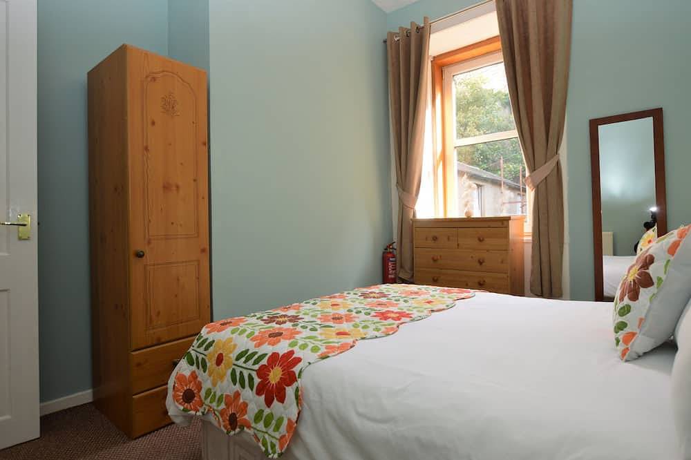 Ganze Wohnung, Keek Oot at 73, upper apartment on Main St, value for money. Pet friendly. in Gourock, Inverclyde