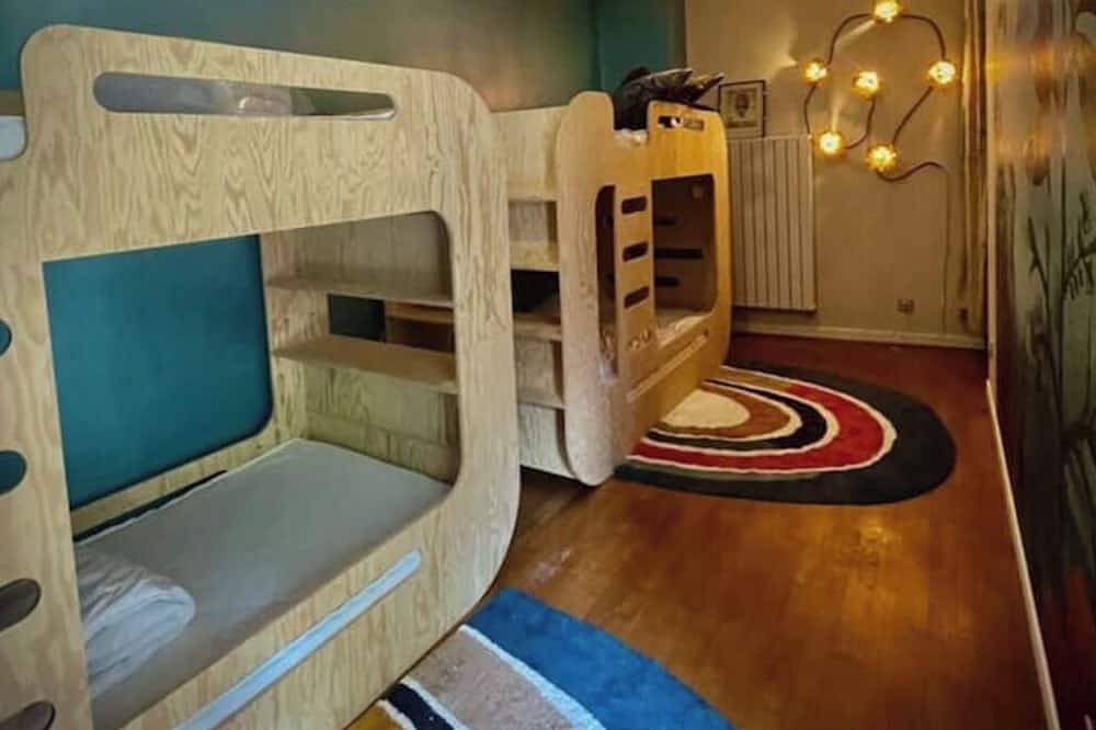 The Lady of Glass in Rochefort, Rochefort region