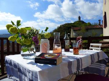 Gîte pour 6 personnes, avec terrasse et jardin à Montoulieu