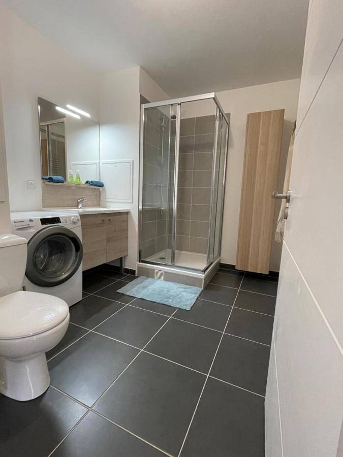 Appartement entier, Superbe T2 proche de la Gare Rer Tgv Massy Palaiseau in Massy, Essonne