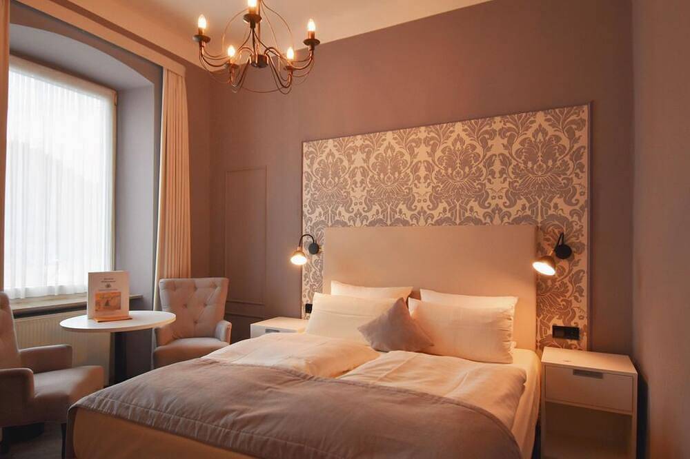 Doppelzimmer Dusche/Wc/Landhaus - Schloss-Hotel Petry in Burg Eltz, Treis-Karden