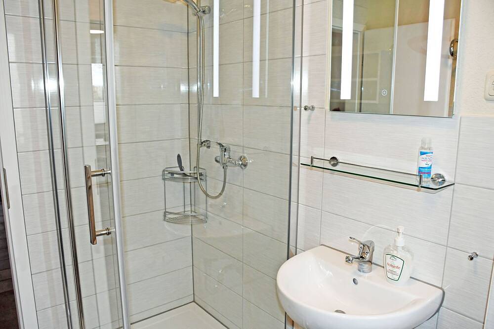 Ganze Wohnung, Ferienwohnung Tilda mit Terrasse - Ferienwohnungen Udars auf Rügen in Schaprode, Rügen