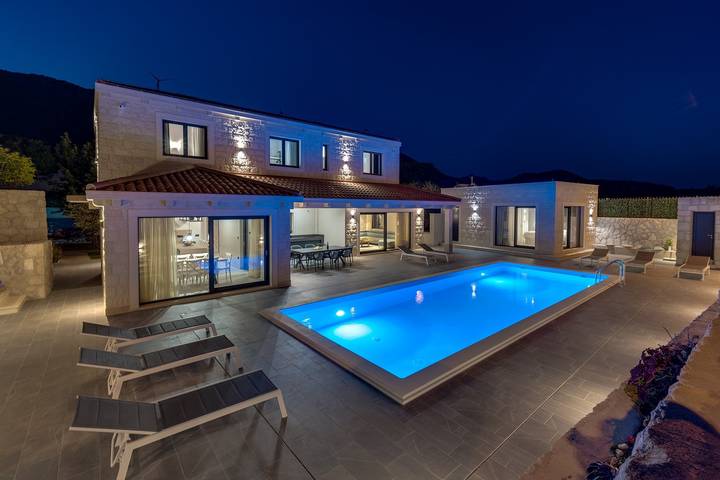 Villa Neven with heated private pool,wine cellar in Dalmatinisches Zagora