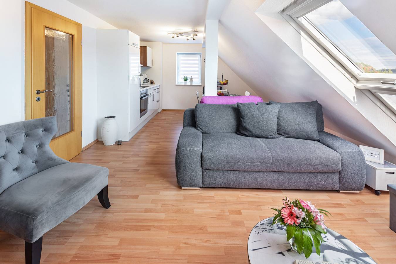 Ganze Wohnung, Ferienwohnung 'Dinas Dach' mit Wlan und Klimaanlage in Gudensberg, Schwalm-Eder-Kreis