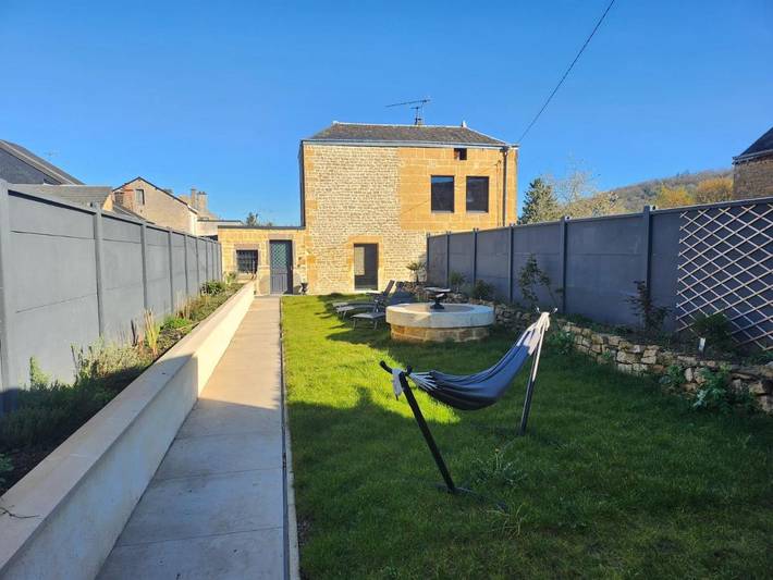 Location de vacances pour 6 personnes, avec jardin ainsi que piscine et sauna dans Floing - 2