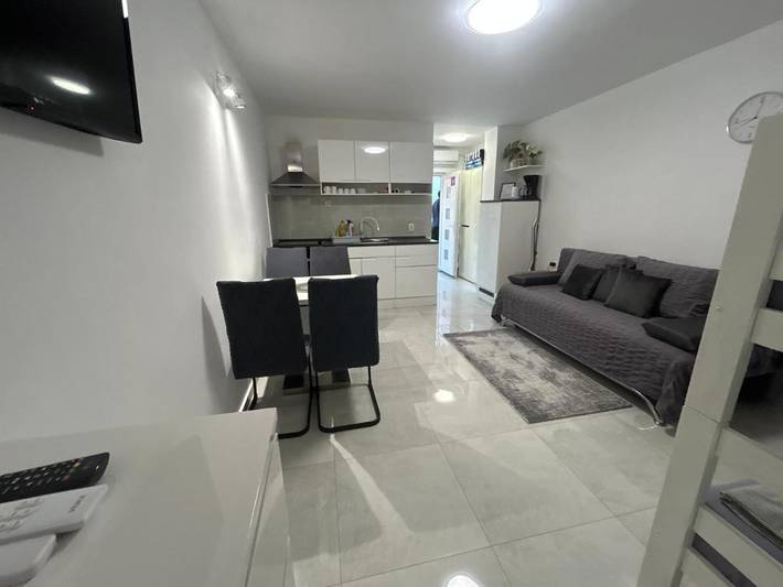 Ferienwohnung für 3 Personen, mit Balkon und Terrasse sowie Garten und Ausblick in Stinica