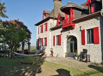 Gîte pour 5 personnes, avec terrasse ainsi que jardin et jacuzzi, animaux acceptés en Pyrénées-Atlantiques