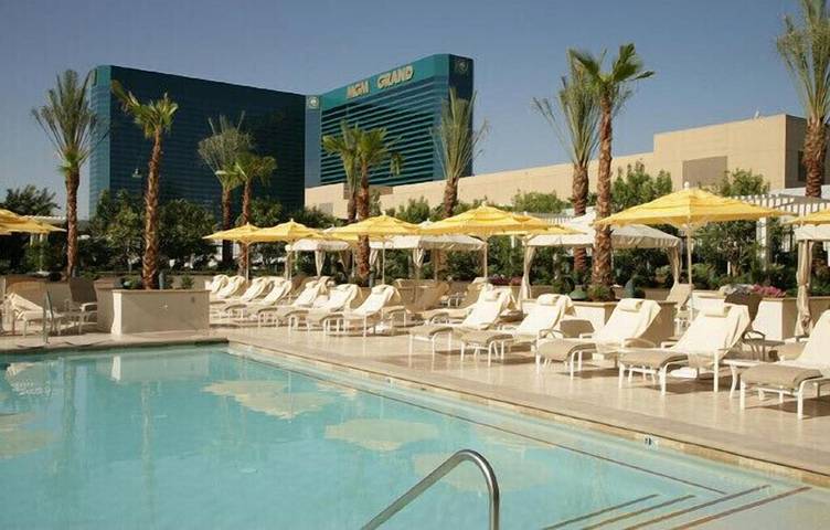 Vacation rental for 3 people, with terrace and pool as well as hot tub in Paradise (Las Vegas)