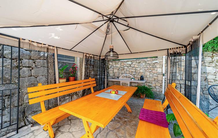 Gemütliche 2-Zimmer-Wohnung mit Terrasse, WLAN und Parkplatz in der Nähe des Stadtzentrums von Ston in Ston, Dubrovnik-Neretva