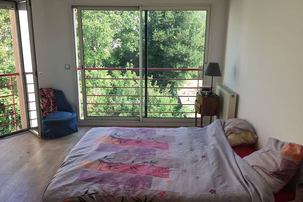 Maison de Trois Étages Avec Jardin Pour 10 Personnes à une Station de Paris ! in Alfortville, Val-de-Marne