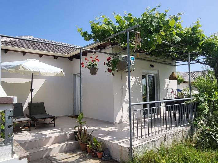 Bungalow für 4 Personen, mit Terrasse und Garten sowie Pool auf Thassos