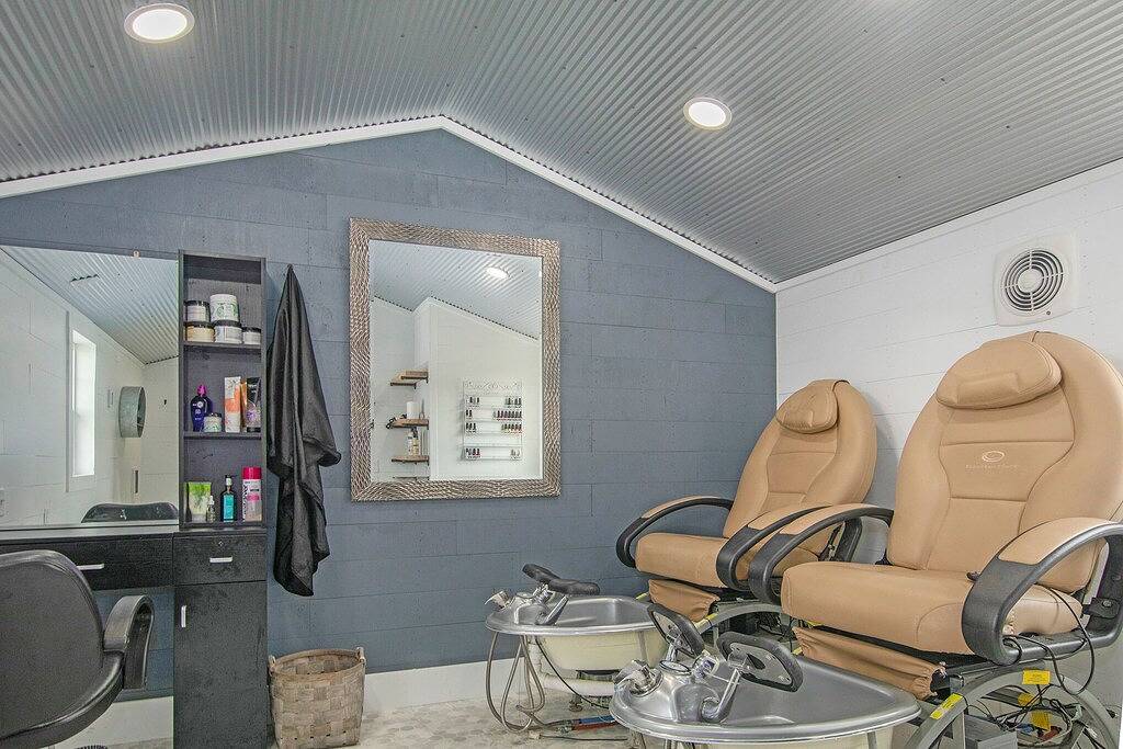 Farmhouse On 4 in Elkhart County