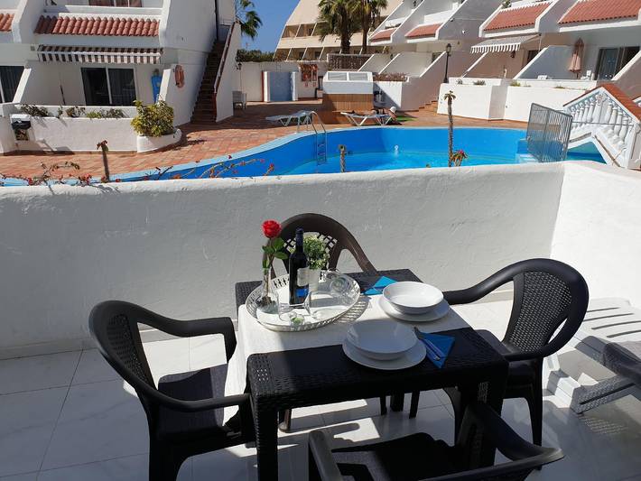 Entire holiday apartment, Whole Apartment in Playa De La Américas with Common Pool and Pool View in Playa de las Américas, Arona