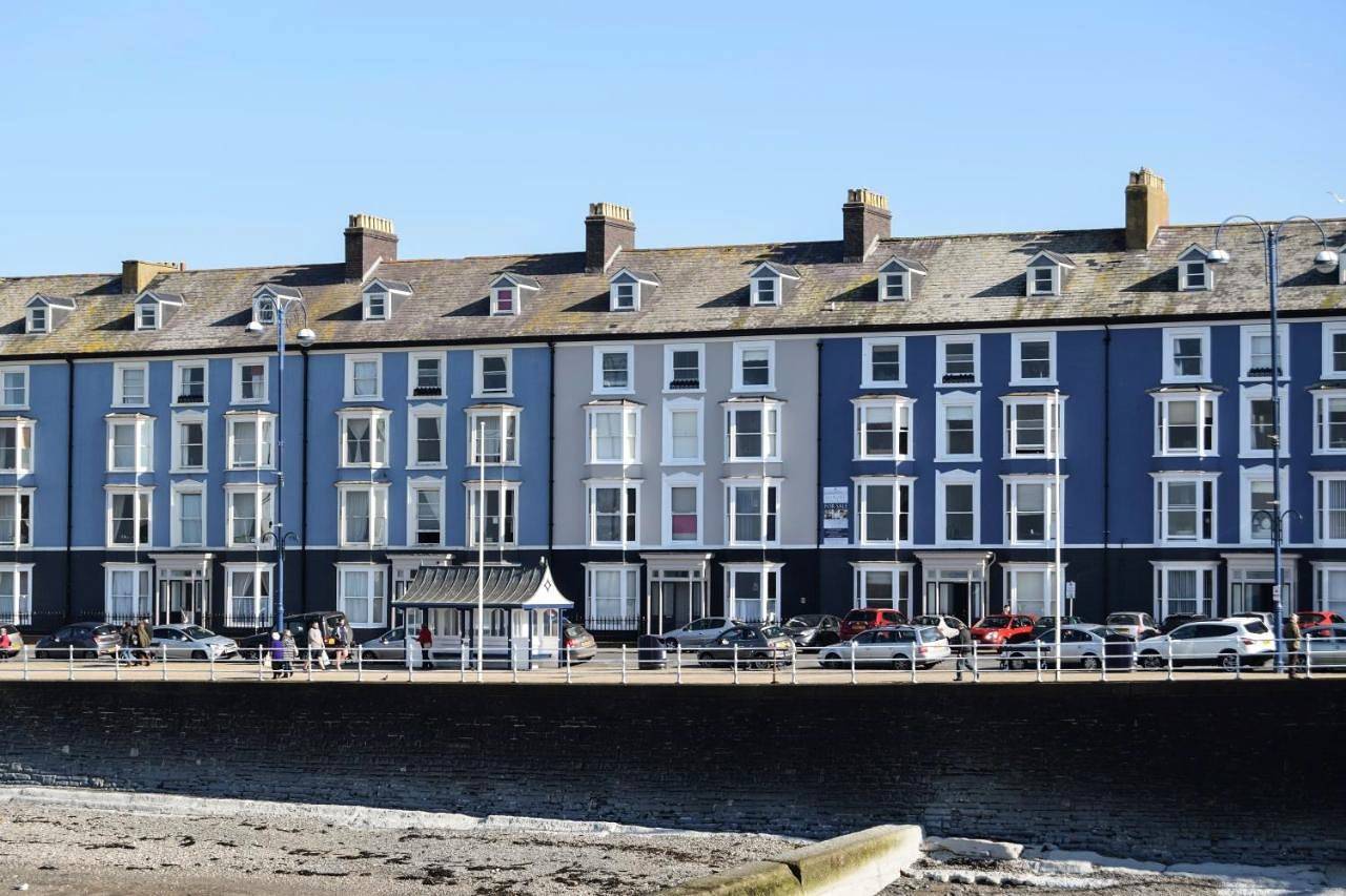 Entire apartment, Awel Mor Holiday Apartment in Aberystwyth, Cardigan Bay