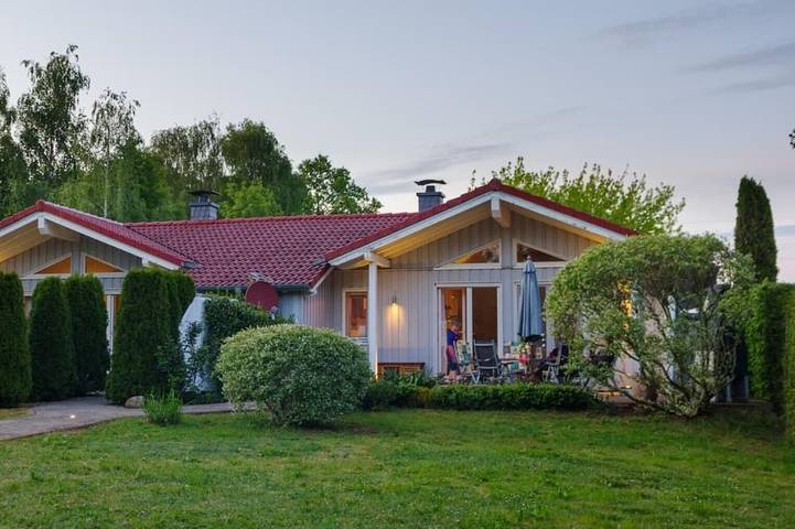 Ferienhaus für 6 Personen, mit Whirlpool und Terrasse sowie Garten und Sauna