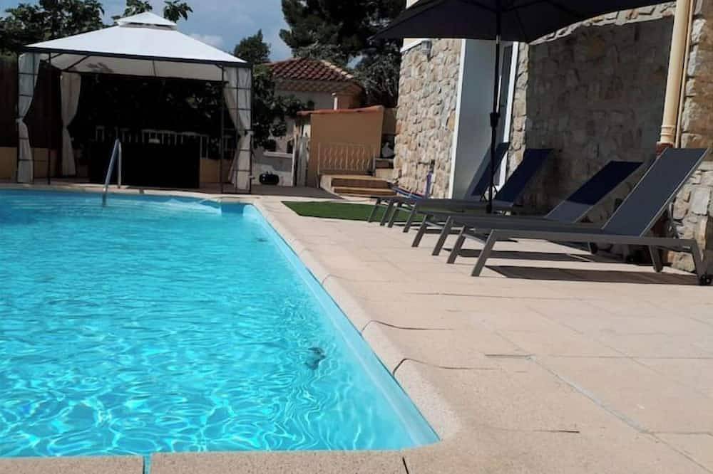Rez de villa 6 personnes avec piscine. in Toulon, Côte méditerranéenne (France)
