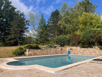 Location de vacances pour 10 personnes, avec vue ainsi que piscine et jardin à Maurens