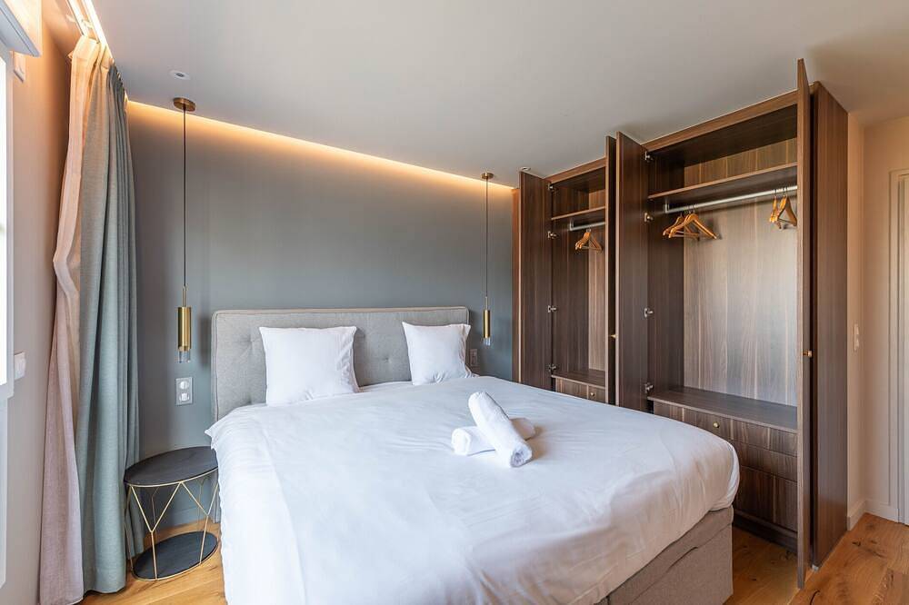Apartamento entero, Prestige by Plaza-Apartamento-Baño en la habitacion in Chessy, Sena y Marne