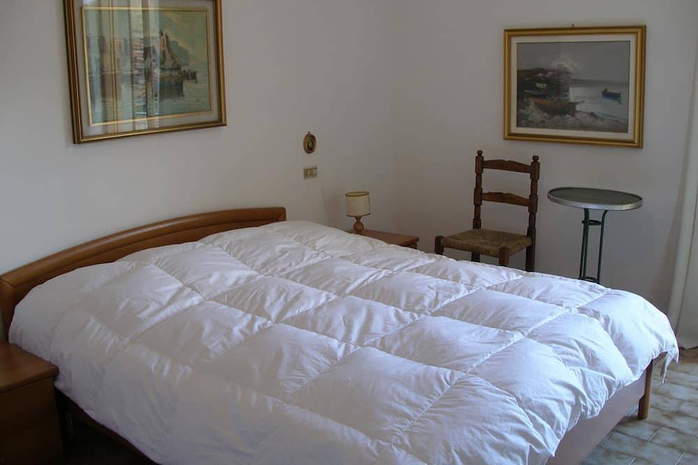 Cały apartament, Holidayapartments in beautiful house, private garden, free Wi-Fi in Prabione, Tignale
