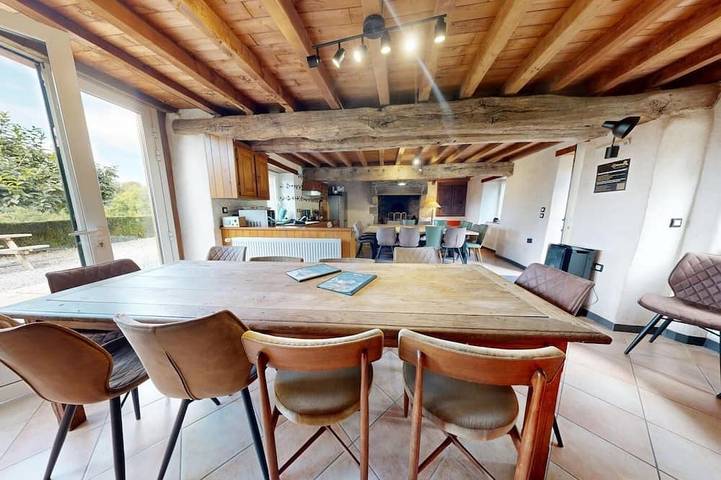 Gîte pour 28 personnes, avec Balcon et Jardin à Hambye