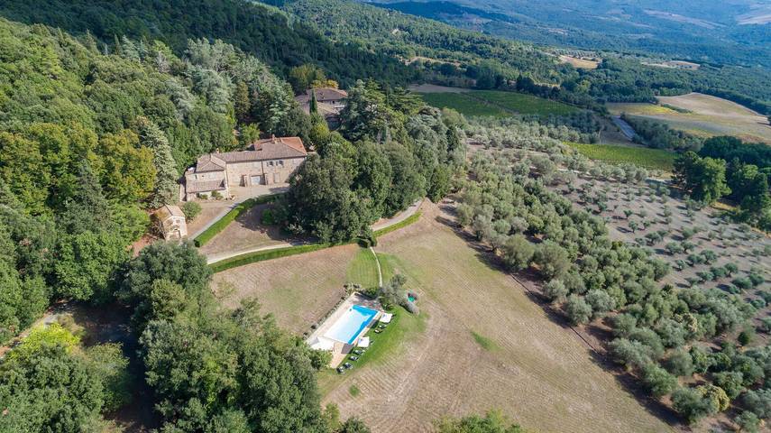 Agriturismo per 6 persone, con giardino e terrazza nonché piscina in Gambassi Terme
