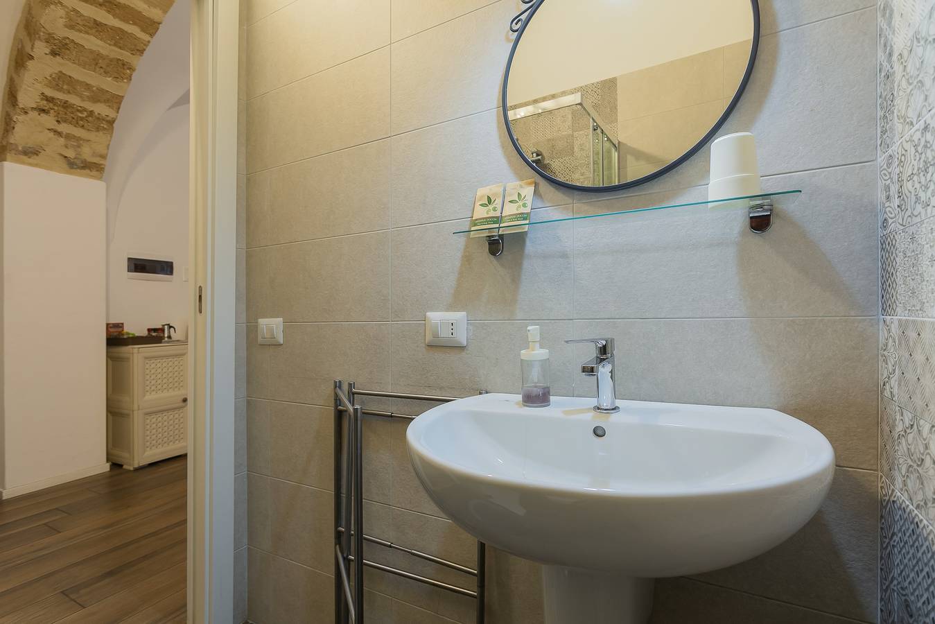 Ganze Ferienwohnung, Candy Red Room by Wonderful Italy in Bari, Bari Provinz