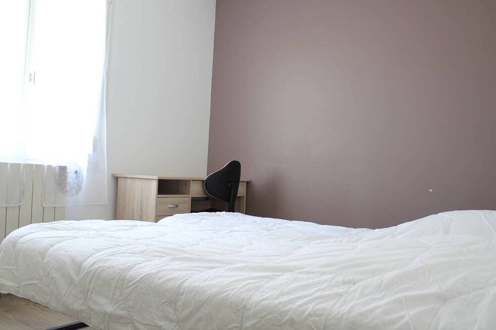 Cozy House with Garden, Near Aytré Beach and La Rochelle, Sleeps 6 in Aytré, La Rochelle region