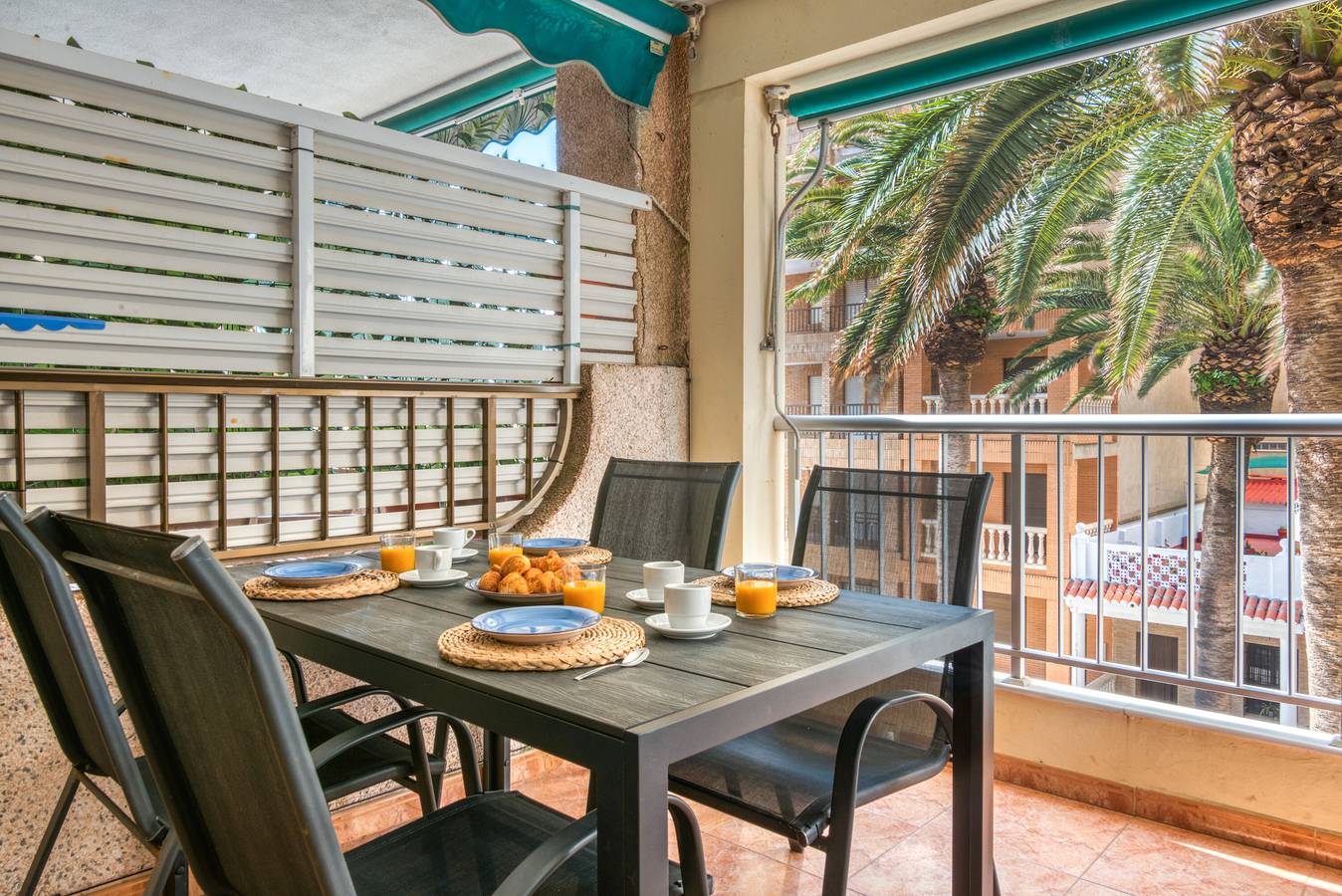 Entire apartment, Apartment 'La Terraza De Palmeres' with Sea View, Wi-Fi and Air Conditioning in Les Palmeres (Sueca), Sueca