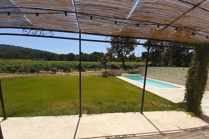 Location de vacances pour 10 personnes, avec terrasse et jardin à Grambois