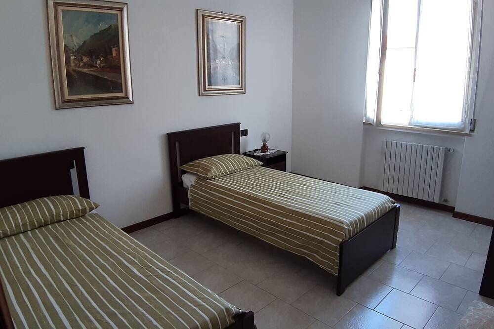 Appartamento intero, Appartamento Classico Con 2 Camere Ampie E 2 Balconi in Piacenza, Provincia di Piacenza