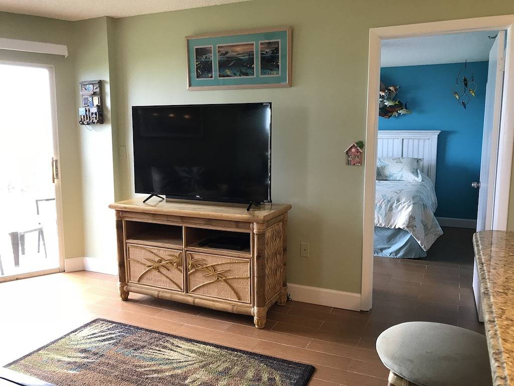 Ganze Wohnung, Keys Deal w/Cafe & Pool Bar! Up to 20% Off Oceanfront 2/2 with Private Beach in Tavernier, Monroe County