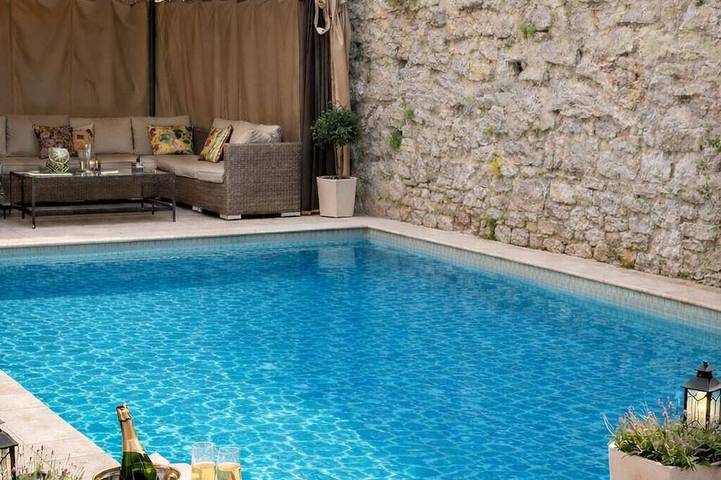 Ferienhaus für 7 Personen, mit Whirlpool und Pool sowie Garten