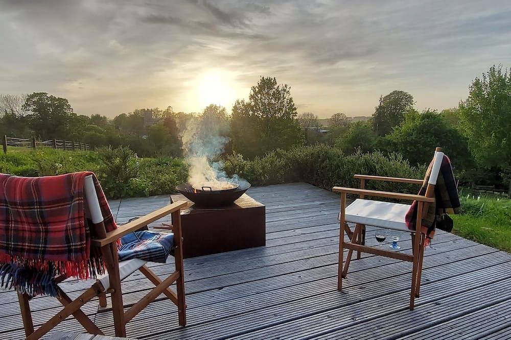 Peaceful Listed Cottage attached to Pele Tower with log stove in Northumberland