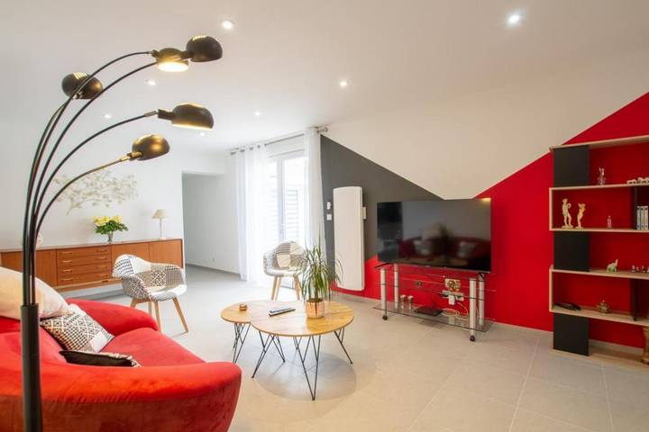 Location de vacances pour 6 personnes, avec piscine et jardin ainsi que jacuzzi et terrasse à Vélines - 3