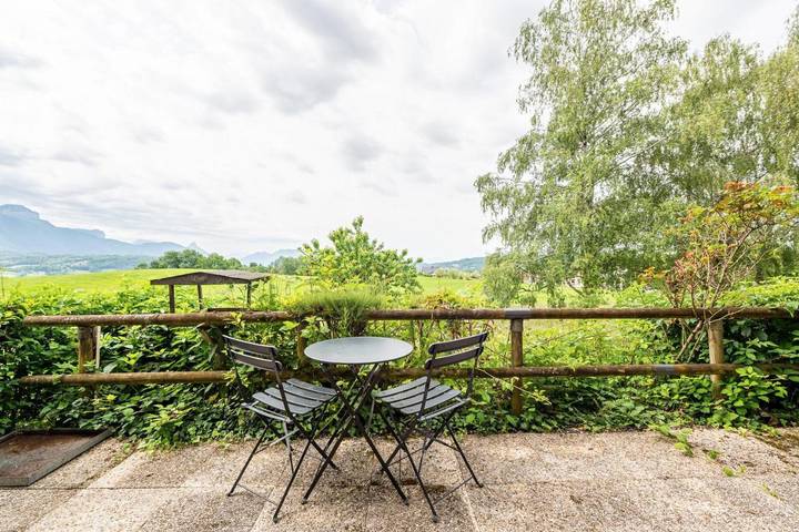 Location de vacances pour 10 personnes, avec Balcon ainsi que Terrasse et Jardin à Groisy