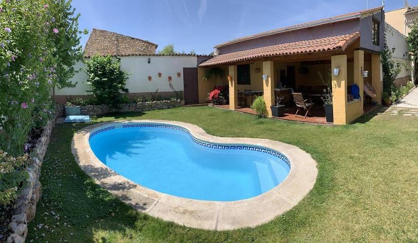 Casa de vacaciones para 8 personas, con jardín y piscina - 1