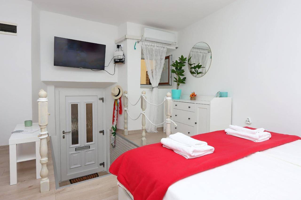 Ganze Wohnung, Sha La La - Charming, unique studio in a historic building next to a castle, Wifi, smart Tv, washer-dryer in Bakar, Primorje-Gorski Kotar