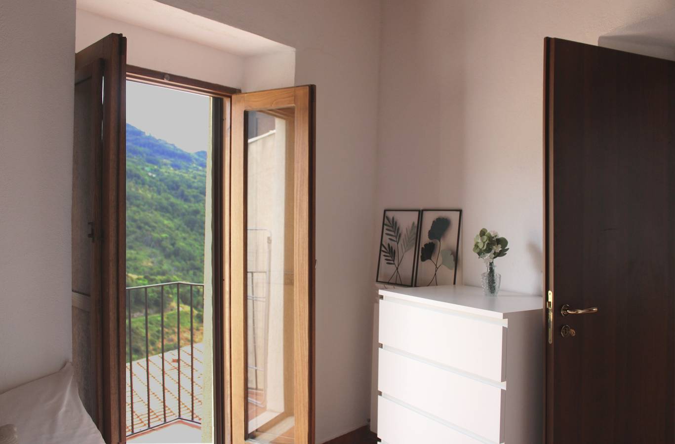 Entire apartment, Lumiravista - Alto: Maisonette with Panoramic Views in Historic Sangineto in Sangineto, Cosenza Province