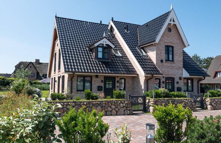 Luxus-Hausteil in beliebter Wohngegend auf ca. 170 m² für bis zu 7 Personen. in Wenningstedt, Sylt