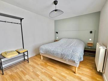 Chambre d’hôte pour 4 personnes, avec vue ainsi que jardin et terrasse à Castilly