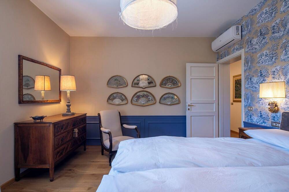 Alleinstehendes Ferienhaus mit privatem Pool,  W-Lan, Sauna, Klimaanlage, Veranda, bei Sirmione in Padenghe sul Garda, Gardasee-Berge