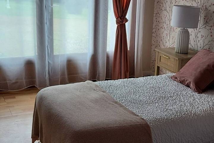 Le Mûrier single-storey house with beautiful veranda. Beautiful garden. in Gramat, Parque Natural Regional Causses du Quercy